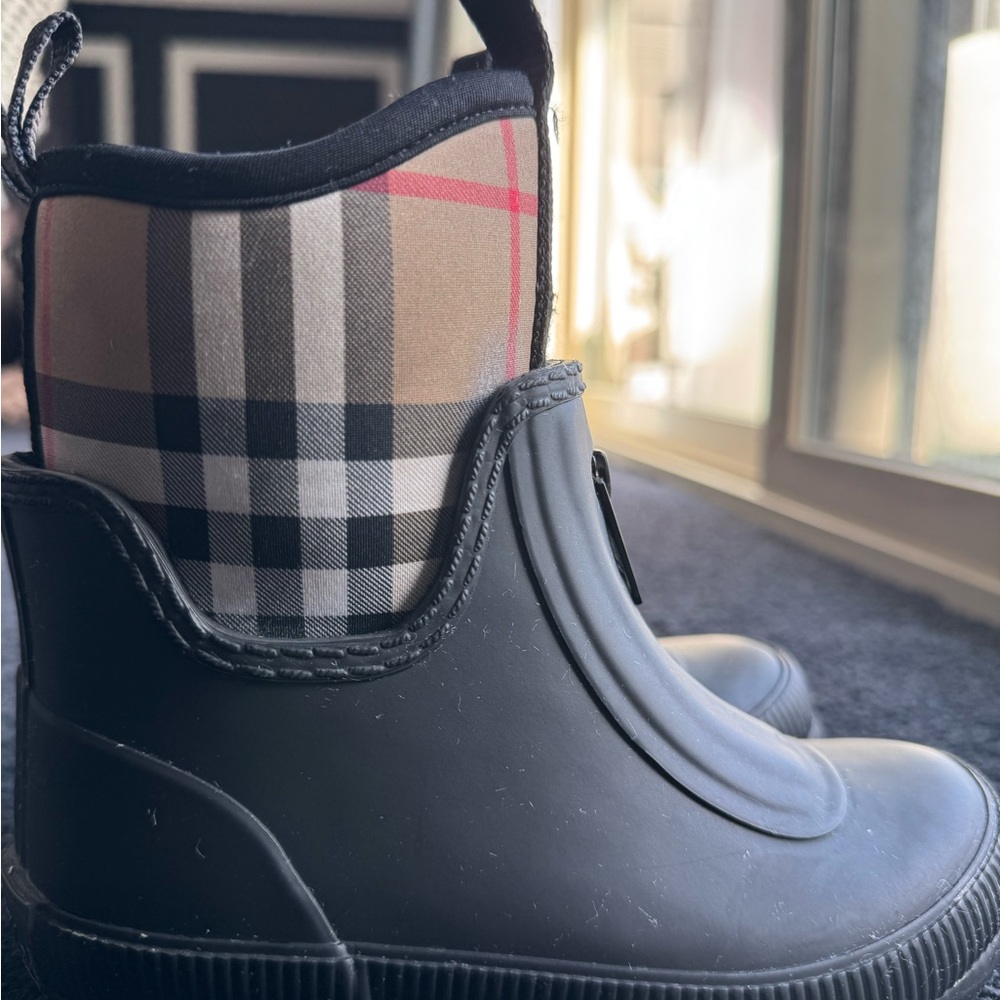 Burberry Stylish Black and Tan Kids Boots